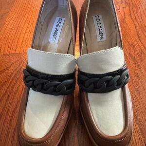 New without box size 7 -Steve Madden Cream and Brown Chain Loafers
